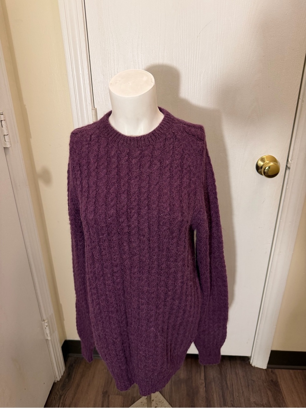 100% alpaca wool Peru Cozy Cable Knit Women's Sweater in Deep Plum size large